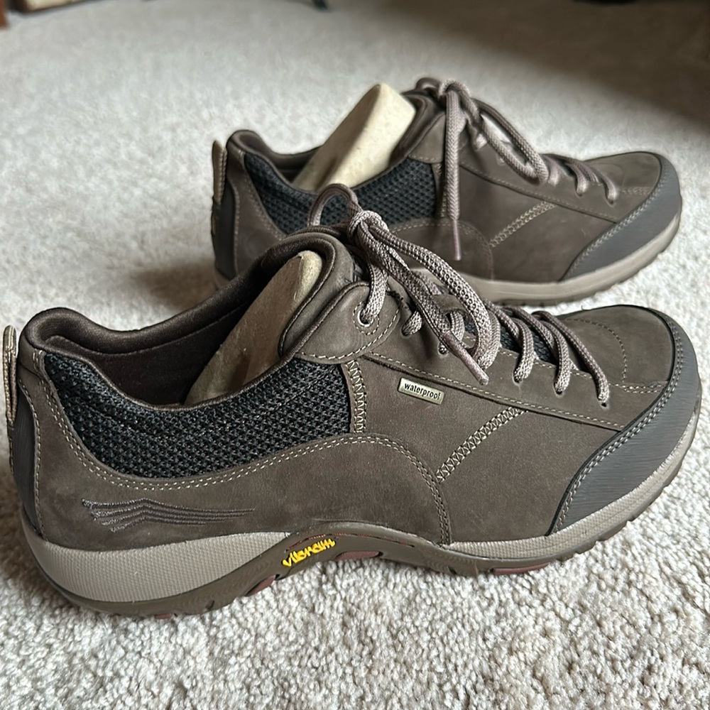 Dansko Women's Paisley Brown Nubuck Waterproof Hiking Shoes 40 (EU)  9.5-10 (US)